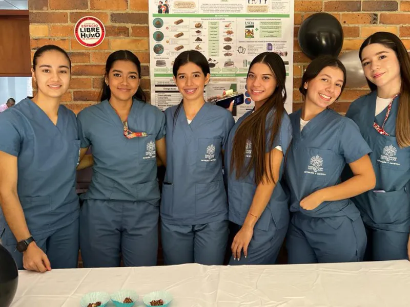 Estudiantes de Nutrición y Dietética sorprendieron con sus propuestas alimentarias en el Encuentro de Trabajos Finales