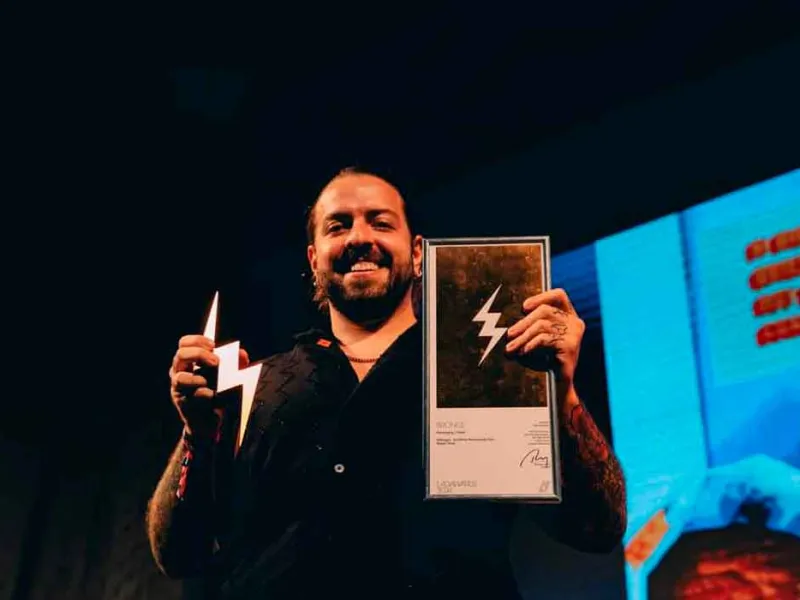 Simón Londoño Sierra, egresado de la carrera de Diseño de Comunicación Visual de Facultad de Creación y Hábitat de la Universidad Javeriana Cali, ha sido galardonado con el premio bronce en la categoría de Branding en los Latin American Design 2024, considerados los premios más prestigiosos a nivel regional en toda Latinoamérica.