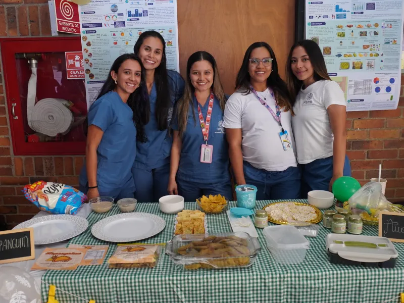 Muestra gastronómica y de resultados de investigación de los estudiantes de Nutrición y Gastronomía. Exposemilleros 2025 Muestra gastronómica y de resultados de investigación de los estudiantes de Nutrición y Gastronomía. Exposemilleros 2025