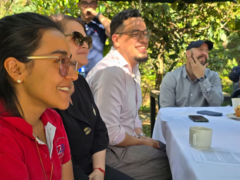 Café Filosófico, un encuentro para pensar la vida desde la filosofía Café Filosófico, un encuentro para pensar la vida desde la filosofía
